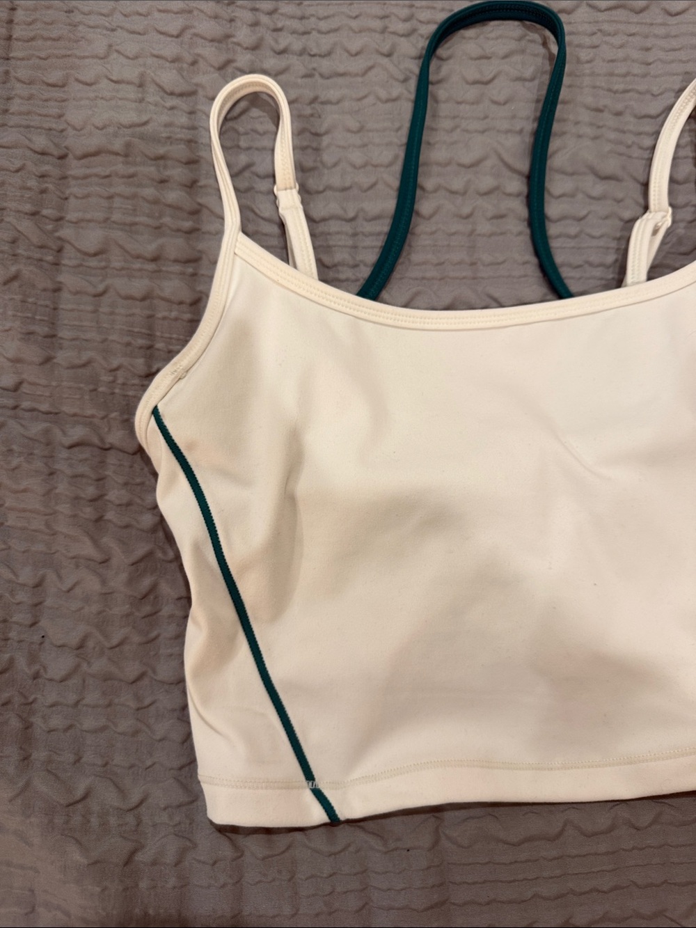 Bo +Tee Soft Active Layered Cropped Tank Top in green/white - Picture 5 of 6